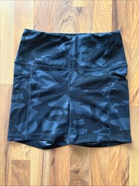 Yogalicious Black Woman’s Camo High-Rise Bike Shorts Size M